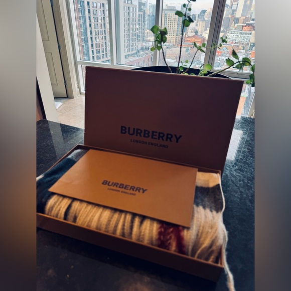 NEW 💕 XL BURBERRY LONDON Gray Half Mega Giant Check Cashmere Scarf Shawl Wrap - Picture 7 of 12